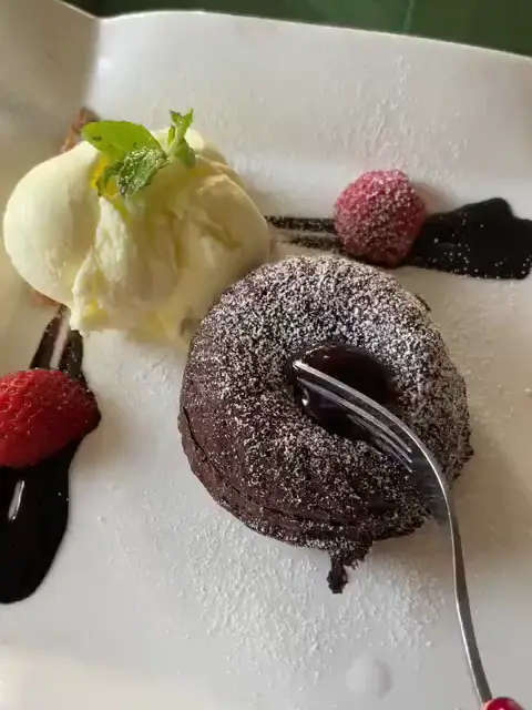 The first frame of the demo menu's chocolate lava cake clip, before it opens.